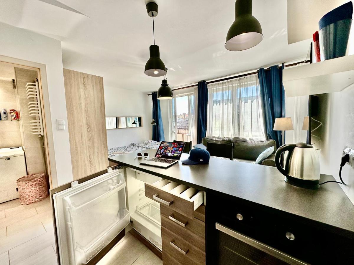 Neon 2 - Fast Wifi 70'Tv Netflix Hbo Max Appletv+ Apartment Warsaw Exterior photo