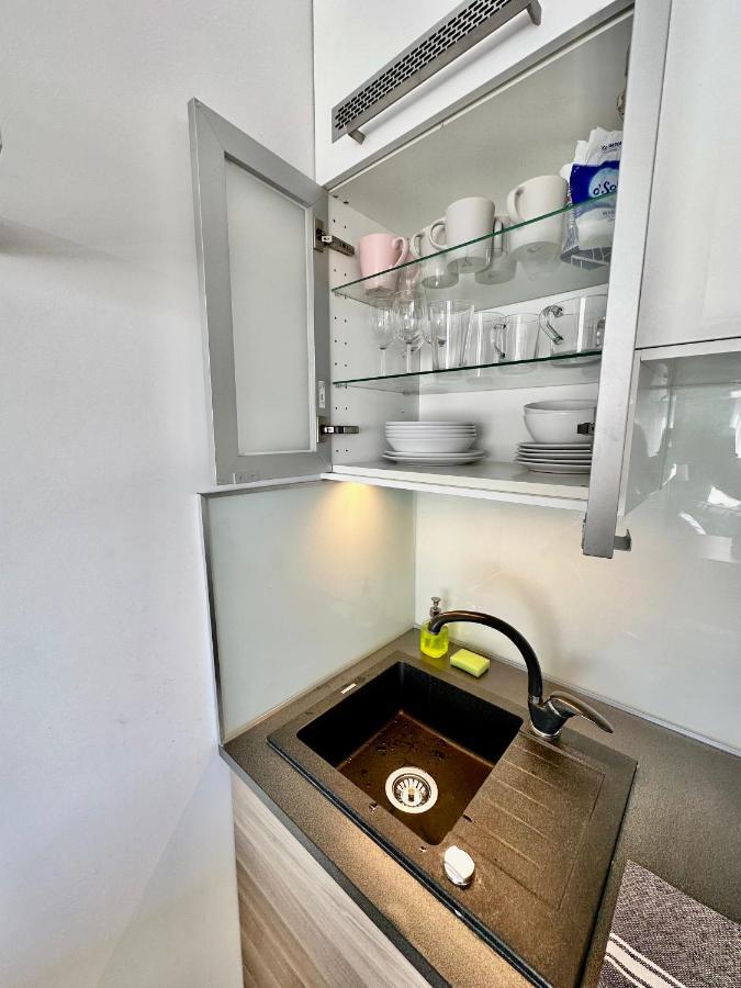 Neon 2 - Fast Wifi 70'Tv Netflix Hbo Max Appletv+ Apartment Warsaw Exterior photo